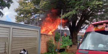 Vídeo: incêndio consome casa no Jardim Imá em Campo Grande 
