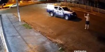 Homem em surto aponta arma para policiais e é baleado pela PM em Sidrolândia 