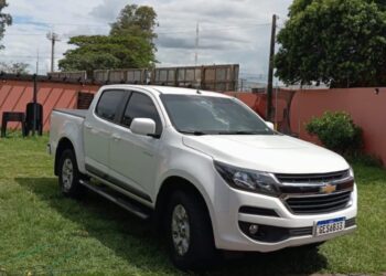 Família é feita refém e bandidos fogem com caminhonete em Naviraí