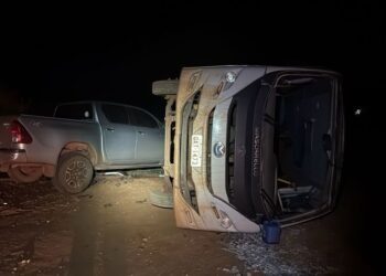 Acidente na MS-478 deixa várias pessoas feridas em colisão entre micro-ônibus e caminhonete