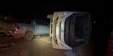 Acidente na MS-478 deixa várias pessoas feridas em colisão entre micro-ônibus e caminhonete