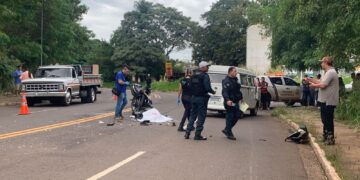 Vídeo: idoso morre após bater moto em Kombi no Estrela do Sul 