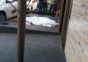 Homem é encontrado morto a facadas em Paranhos; companheira é suspeita