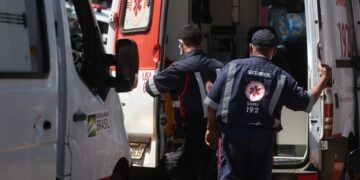 Criança de 12 anos é atropelada por ônibus após sair da escola em Maracaju; estado de saúde é grave