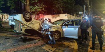 Violenta colisão termina em capotamento no Jardim dos Estados, em Campo Grande