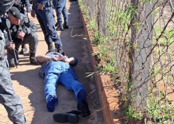 “Fugiu da minha casa e me sacaneou”: homem confessa que atirou em mulher e não mostra arrependimento; vídeo