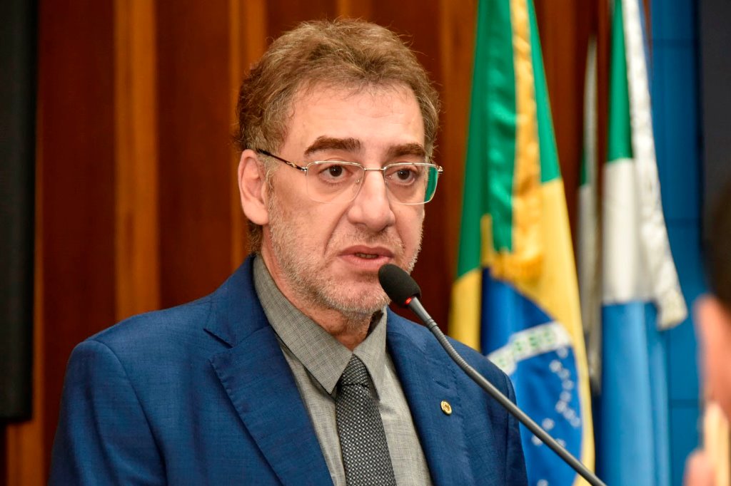 Deputado destaca exercício parlamentar na tribuna e pede celeridade em projeto