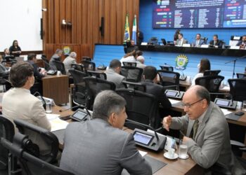 Deputados apreciam quatro propostas na última sessão da semana