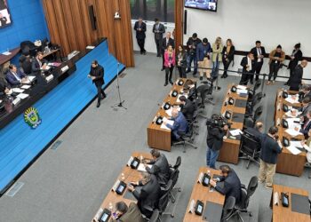 Pautada redação final de proposta que permite pagar IPVA no momento da abordagem
