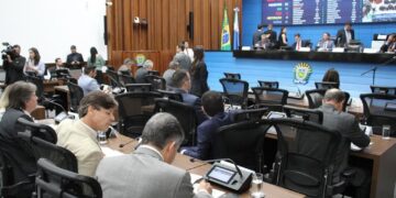 Na última sessão da semana, parlamentares devem votar quatros projetos