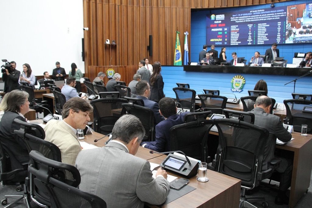 Na última sessão da semana, parlamentares devem votar quatros projetos