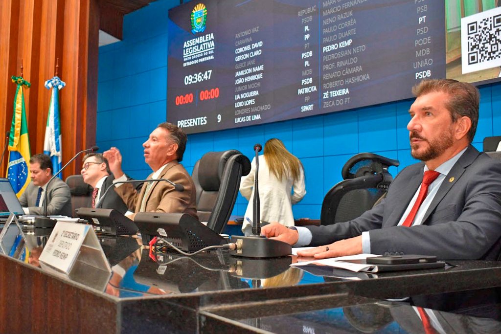 Ordem do Dia: Aprovado projeto que garante uso de carteira física em plano de saúde