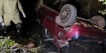 Vídeo: carro cai de ponte e motorista morre em Terenos; mulher e criança ficaram feridas 