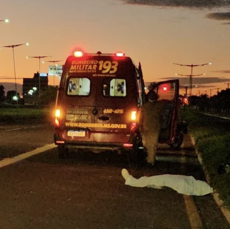 Motociclista morre ao bater em poste na frente da Base Aérea 