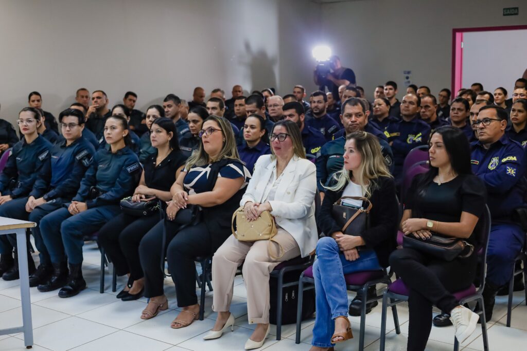 Atendimento humanizado e escuta qualificada são temas de capacitação na Casa da Mulher Brasileira