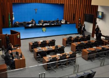 Deputados votam hoje aumento de 5% para servidores estaduais