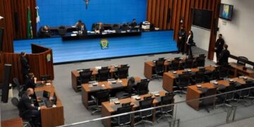 Deputados votam hoje aumento de 5% para servidores estaduais