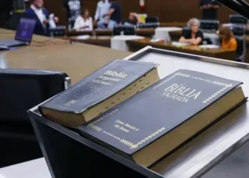 Vereador quer bíblia como material paradidático em escolas de Campo Grande; reportagem traz sugestão de versículos para leitura