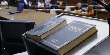 Vereador quer bíblia como material paradidático em escolas de Campo Grande; reportagem traz sugestão de versículos para leitura