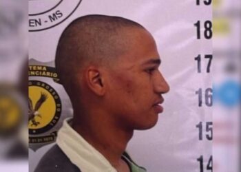 Vídeo: Gaguinho surta no Indubrasil, bate na mulher, no sogro, enfrenta a PM com faca e leva bala 