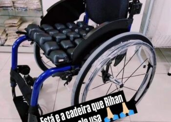 Rhian precisa de um cadeira de rodas e além de Vakinha, mãe busca benfeitores