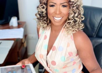 Justiça autoriza condução coercitiva de Adélia Soares advogada de Deolane à CPI das Bets