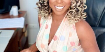 Justiça autoriza condução coercitiva de Adélia Soares advogada de Deolane à CPI das Bets