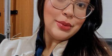 Após ver o ex com outra, mulher é encontrada em chamas e morre em frente a casa dele