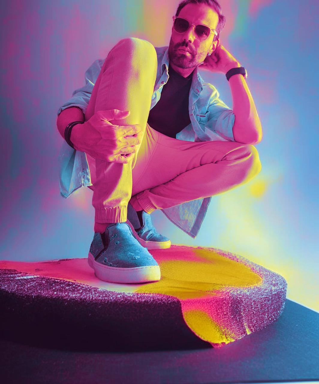 Rick Agra apresenta show inédito e autoral “É o Amor no Ar” no Teatro do Mundo