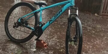 Dupla simula estar armada e rouba bicicleta de jovem no Aero Rancho