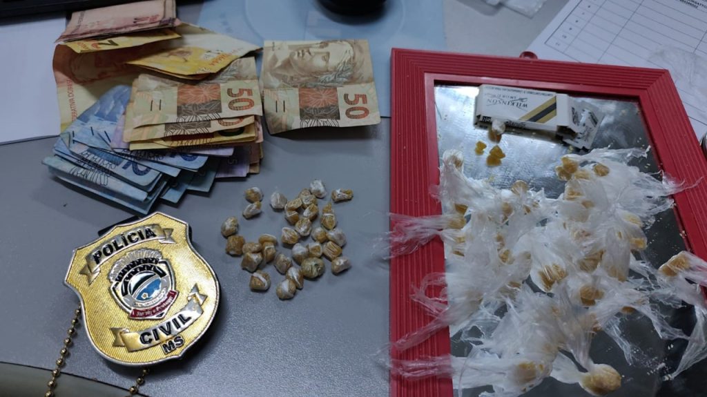 Ação da Polícia Civil em Naviraí prende dois por tráfico e apreende menor procurado por homicídio