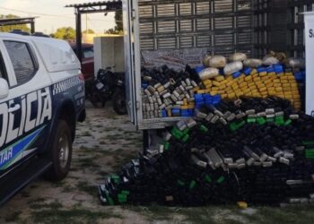 Caminhão com droga foge da PM e é encontrado abandonado em MS