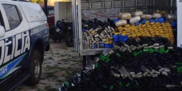 Caminhão com droga foge da PM e é encontrado abandonado em MS