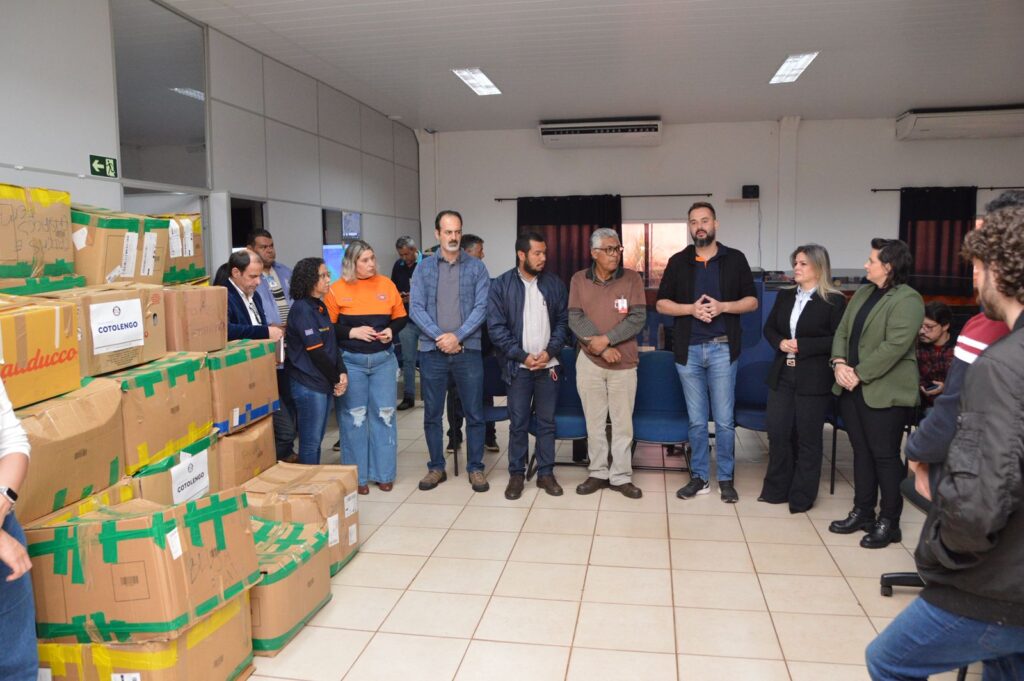 Com previsão de frio intenso, Prefeitura distribui 10 mil peças de roupas e agasalhos a entidades sociais Com previsão de frio intenso, Prefeitura distribui 10 mil peças de roupas e agasalhos a entidades sociais
