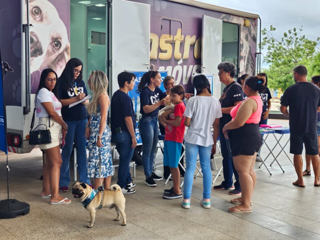 Castramóvel e vacinação contra gripe movimentam sábado no Shopping Bosque dos Ipês