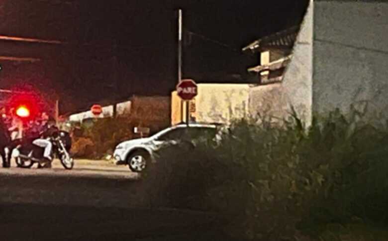 Foragido de 24 anos morre em confronto com a Polícia Militar em Paranaíba