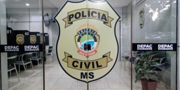 Com faca na cintura, homem é detido após assustar pedestres em frente à JBS