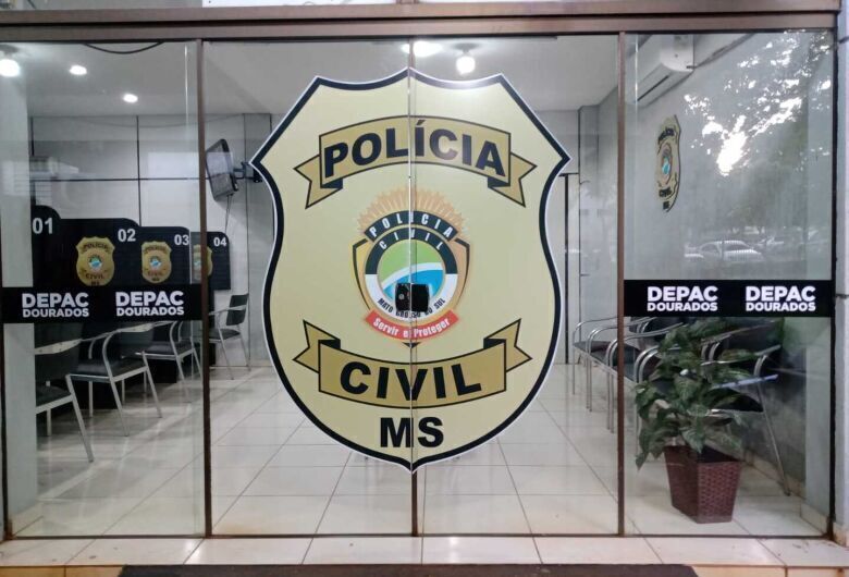 Com faca na cintura, homem é detido após assustar pedestres em frente à JBS