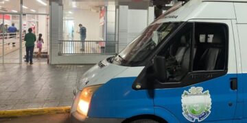 Polícia é acionada após mulher trans com doenças contagiosas cuspir em pedestres no Centro de Três Lagoas