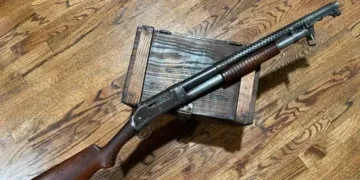 Homem é alvo de mandado após ameaçar companheira e tem espingarda apreendida em Corumbá