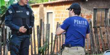 Mulher é morta com golpe no pescoço dentro de aldeia e companheiro é preso por feminicídio