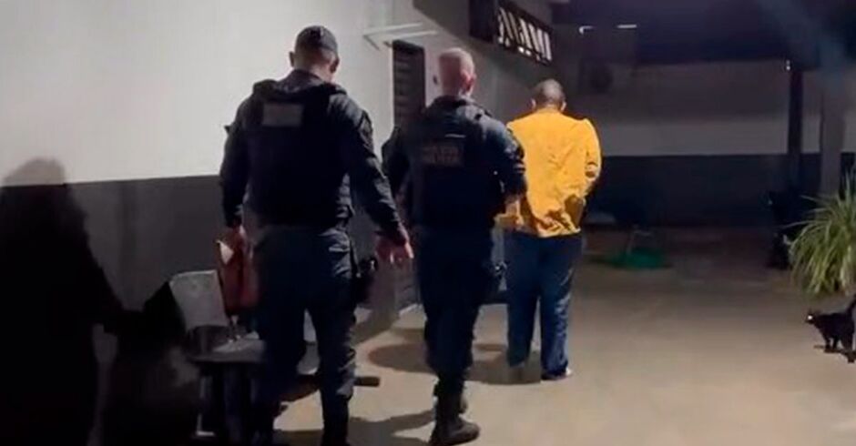 Homem com passagem por latrocínio é preso por perseguir ex em Três Lagoas