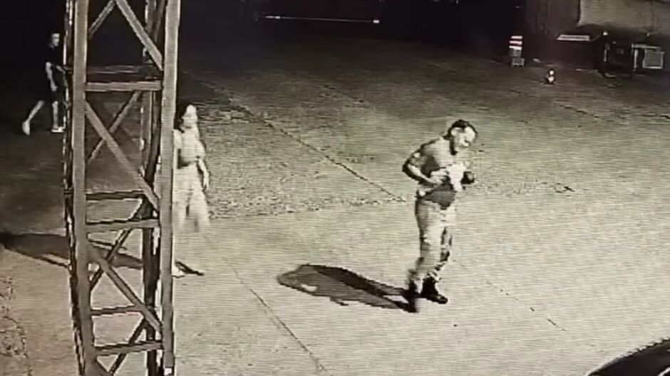 Engasgado com leite, bebê de 29 dias e salvo por bombeiros