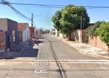 Rapaz de 20 anos é executado a tiros em frente de casa no Tiradentes