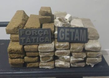Foge, larga droga e se dá mal: homem é preso com 27 kg de maconha em Três Lagoas