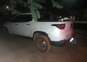 Adolescente é apreendida ao tentar remover veículo roubado com guincho em Ponta Porã