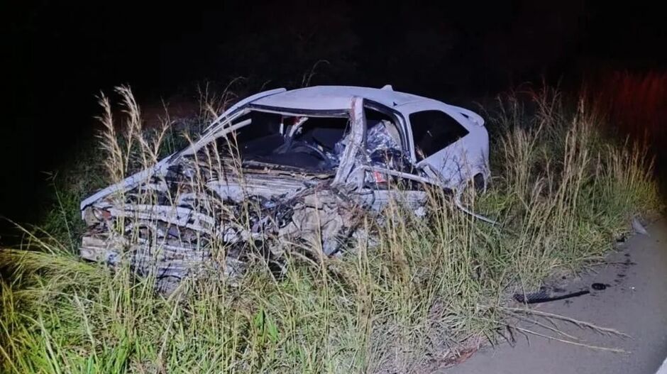 Motorista morre preso às ferragens após colisão frontal com carreta na MS-395