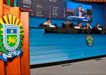 Na primeira sessão da semana, deputados apreciarão quatro propostas