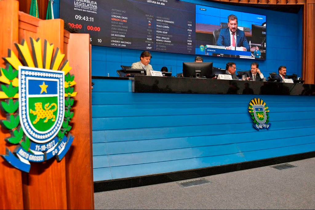 Na primeira sessão da semana, deputados apreciarão quatro propostas