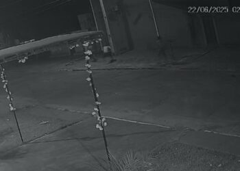 Homem é espancado com pá e achado nu em rua de Campo Grande